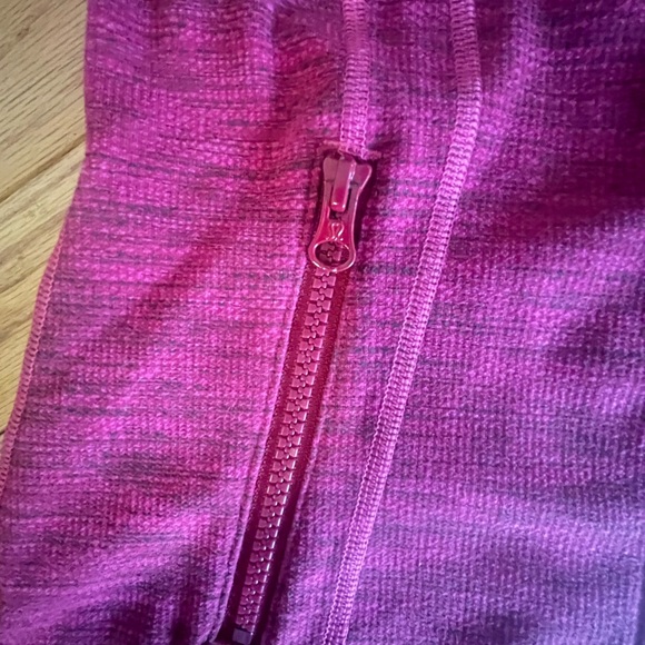 Lululemon magenta define jacket. Size 4 - Picture 5 of 6